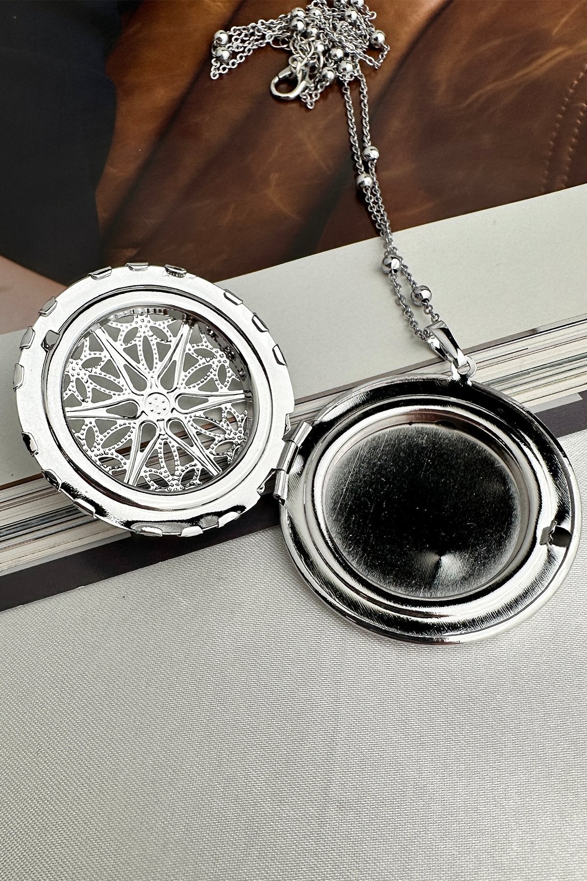 Vega – Kapaklı Kolye | Chérie