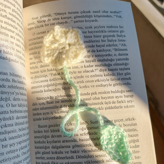 El Örgüsü Çiçekli Kitap Ayracı Good.Viby