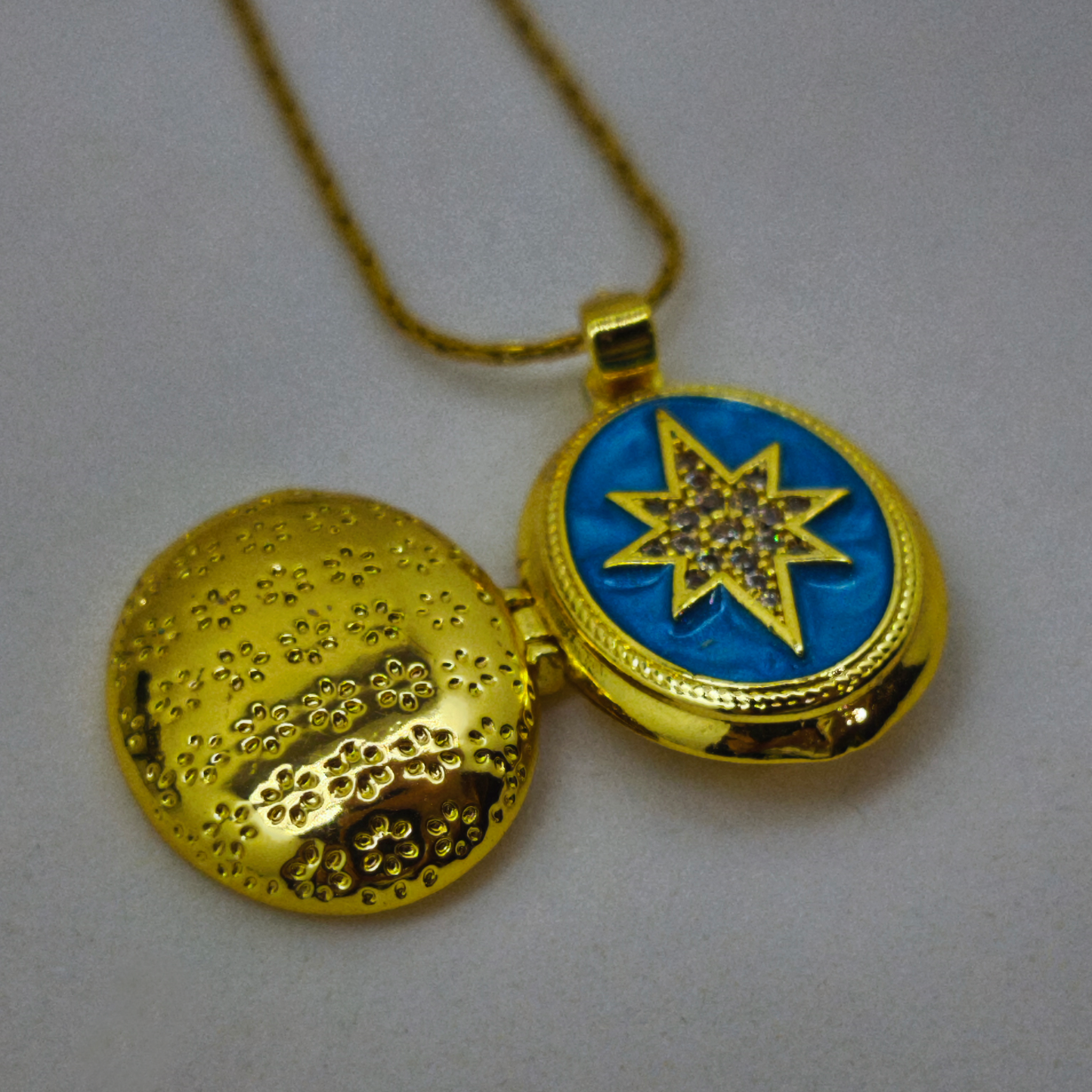 Étoile Mémoire Locket – Kapaklı Yıldız Kolye | Chérie cherieonline