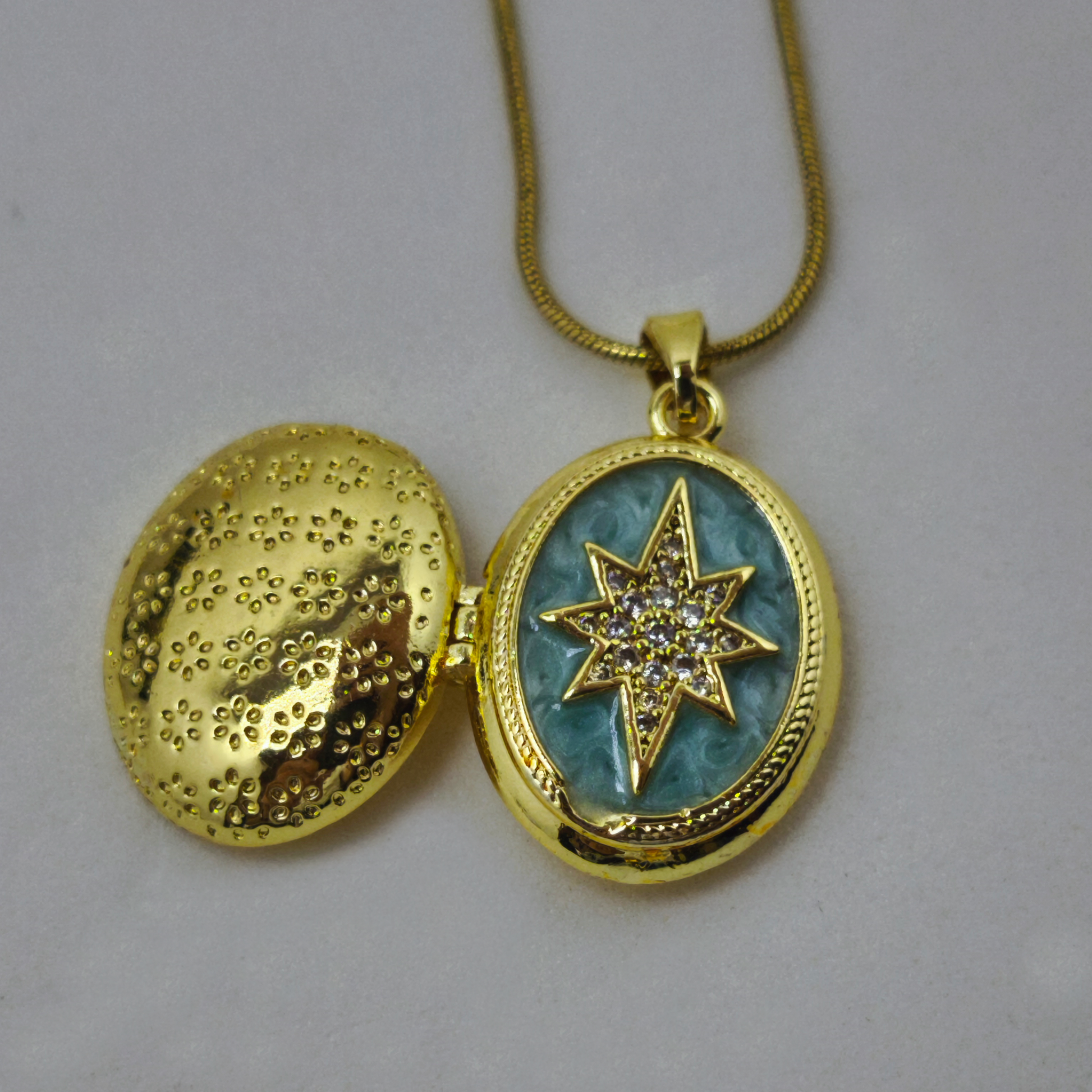 Étoile Mémoire Locket – Kapaklı Yıldız Kolye | Chérie cherieonline